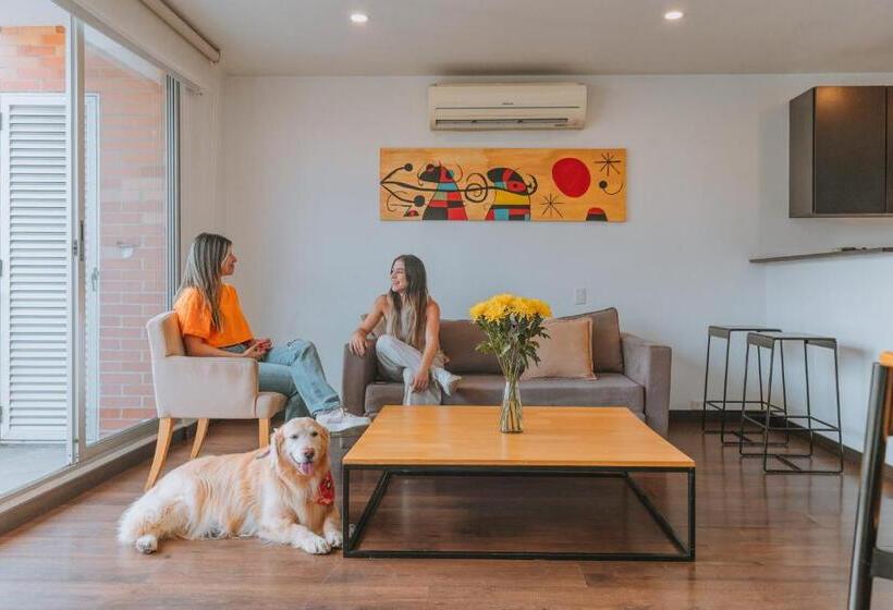 شقة عائلية, Travelers Orange Suites
