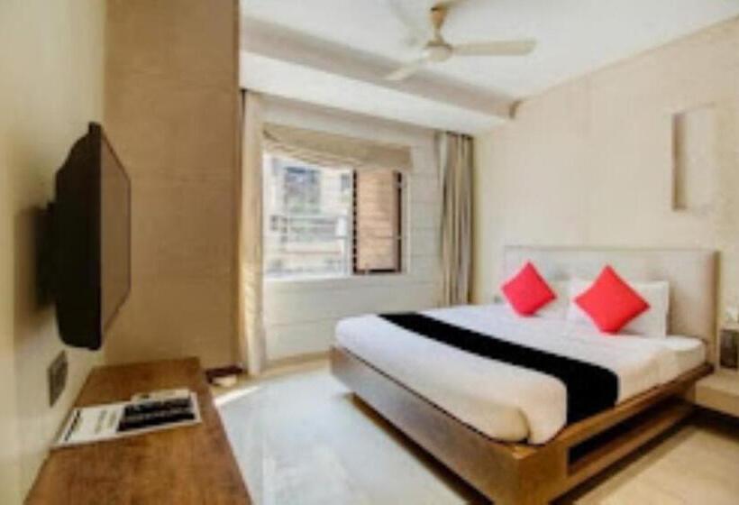 Номер Deluxe, Pratiksha Residency , Nerul