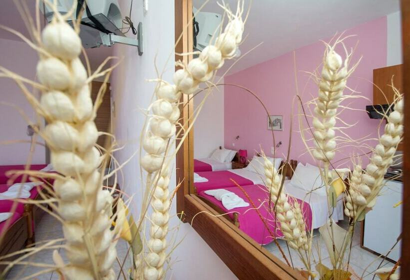 اتاق استاندارد سه نفره, Athena Apartments & Studios
