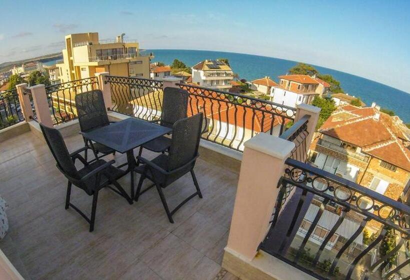 Апартаменты 3 Спальни Вид на Море, Sirena Palace Family