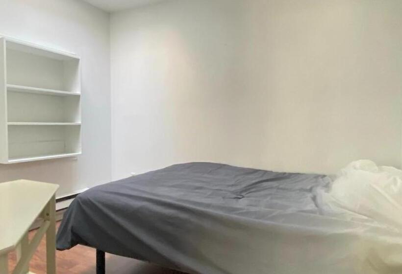דירת חדר, The Parkdale Hostellerie