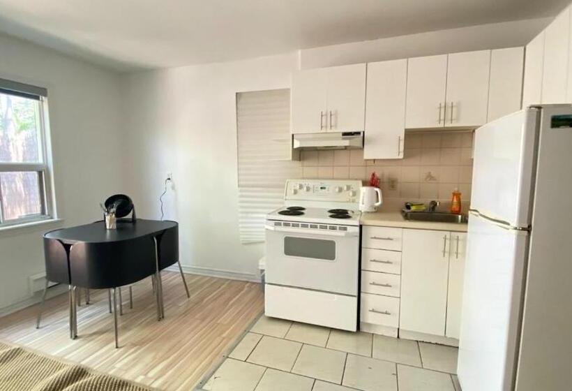 דירת חדר, The Parkdale Hostellerie