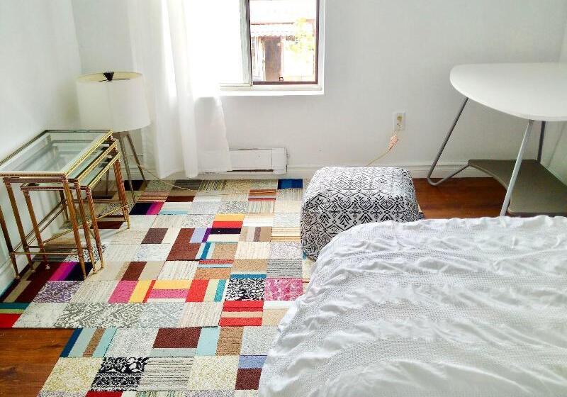 דירת חדר, The Parkdale Hostellerie