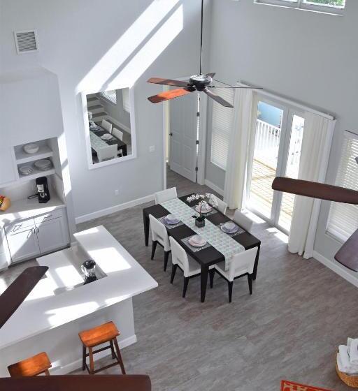 Вилла 3 Спальни, Dolphin Point Villas