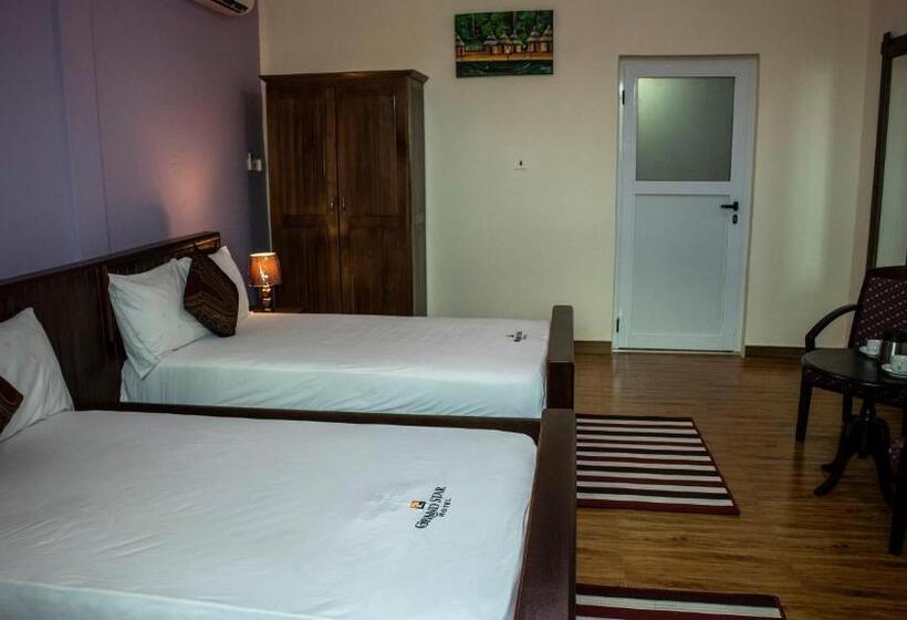 Deluxe Room, Grand Star