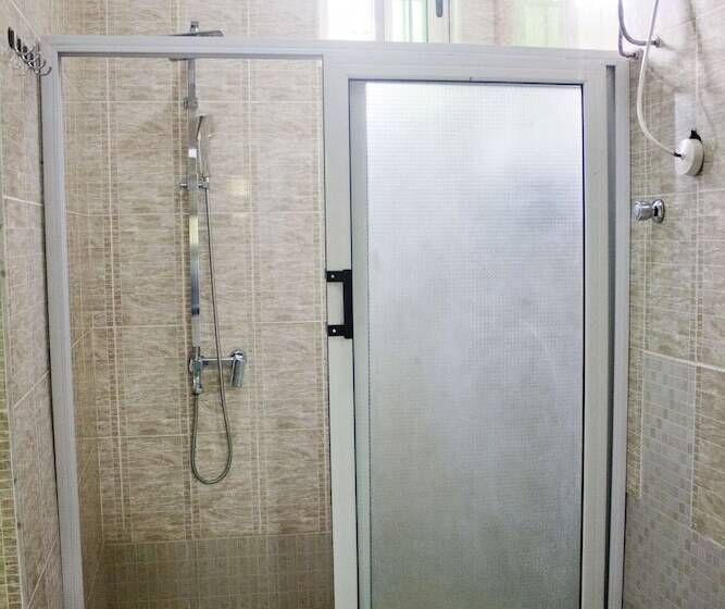 Deluxe Room, Grand Star