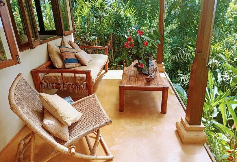 Номер Стандарт с Балконом, Sarinbuana Eco Lodge