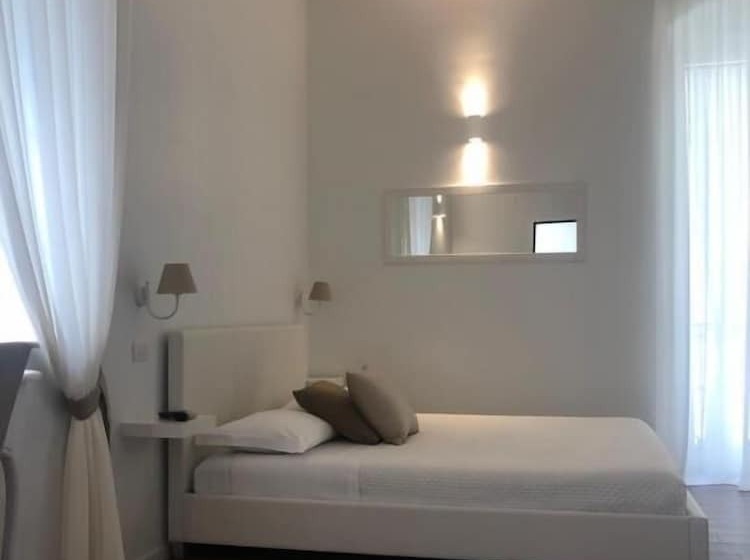 اتاق کلاسیک سه تخته, Blanco B&b  Group