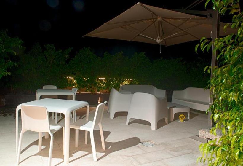 اتاق لوکس با بالکن, Four Rooms Guesthouse