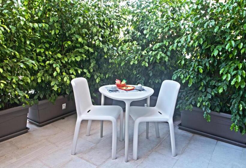 اتاق لوکس با بالکن, Four Rooms Guesthouse