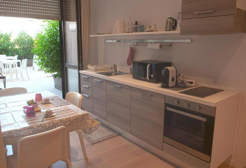 اتاق لوکس با بالکن, Four Rooms Guesthouse