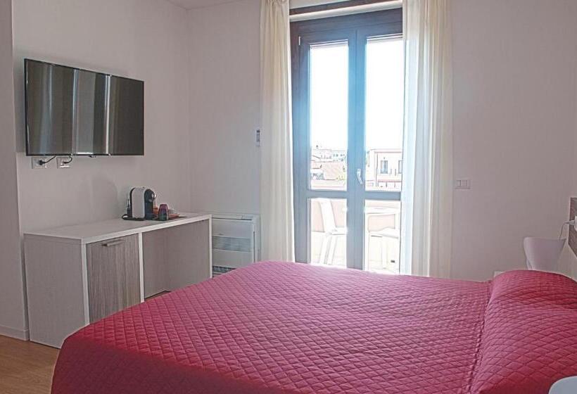 اتاق استاندارد با بالکن, Four Rooms Guesthouse