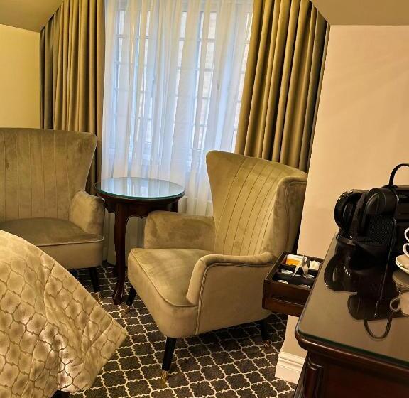 اتاق استاندارد, Riverside Inn