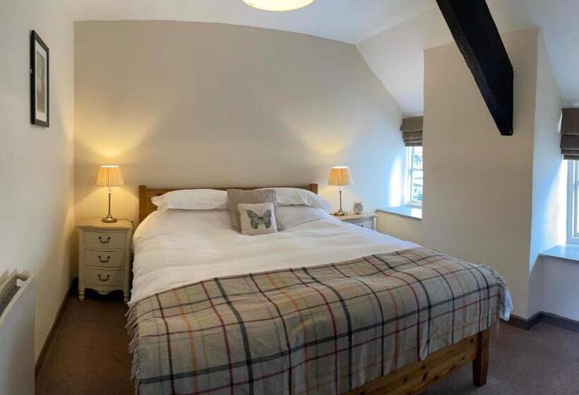 Family Suite, The Plume Of Feathers