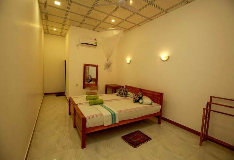 Номер Стандарт с Балконом, La Safari Inn Tissamaharama