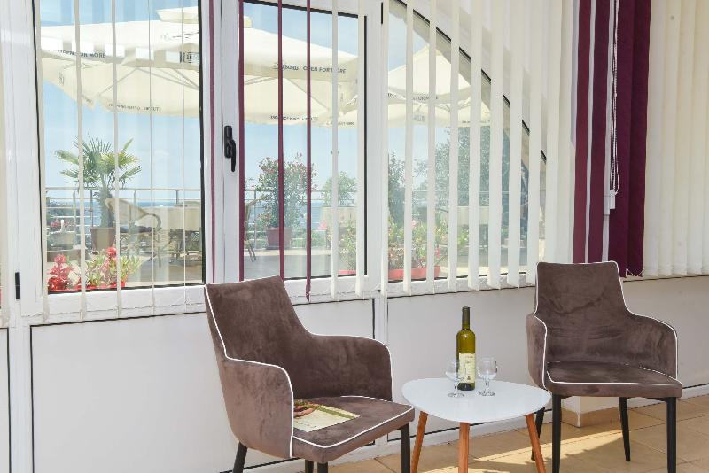 استودیوی استاندارد با چشم‌انداز دریا, Apartments Raymond