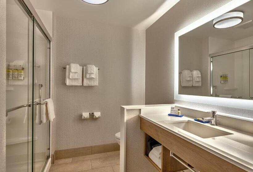 适合残疾人士使用的套间, Holiday Inn Express & Suites Salem North   Keizer, An Ihg
