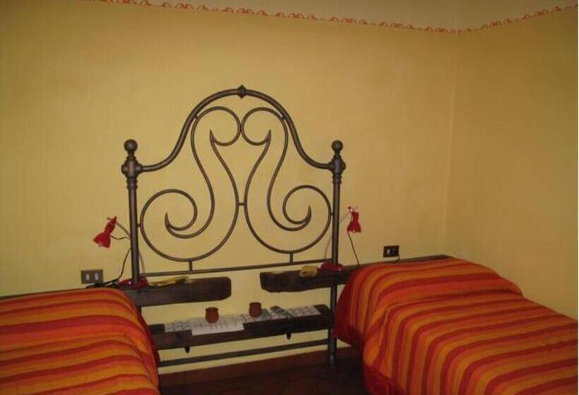 Standard room with outdoor bath, B&b E Locazioni Turistiche Antico Borgo Toscano