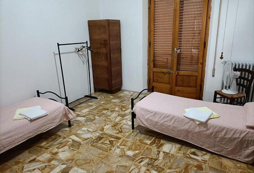اتاق استاندارد با سرویس بهداشتی مشترک, B&b E Locazioni Turistiche Antico Borgo Toscano