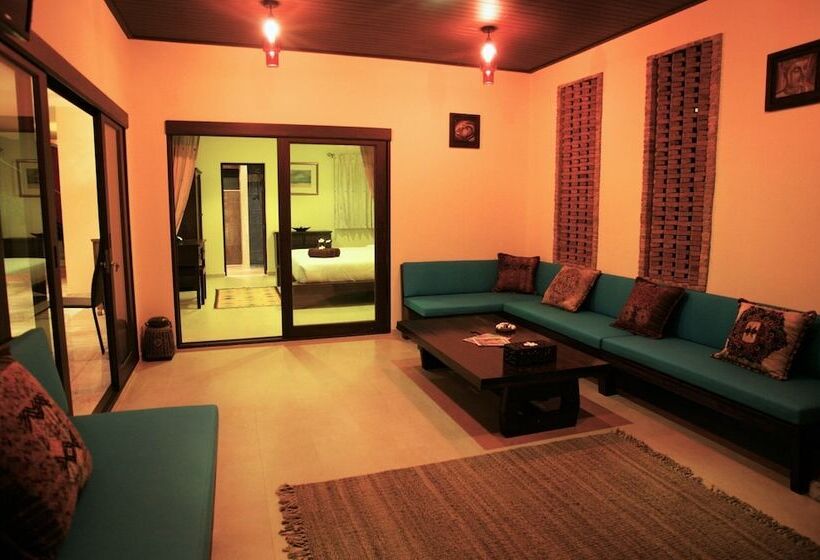 Вилла 3 Спальни с Бассейном, Chor Chang Villa Resort