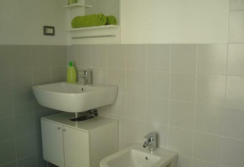اتاق استاندارد سه تخته با بالکن, Green Bed Bergamo Guest House & Residence