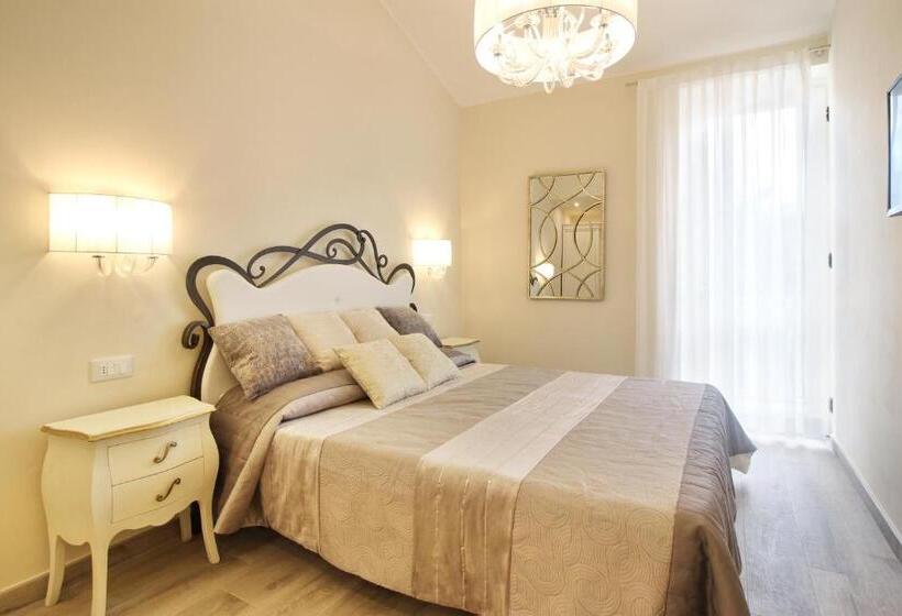 اتاق لوکس با بالکن, Lucca In Chic   No Ztl   Free Parking   Old City At 10min By Walk