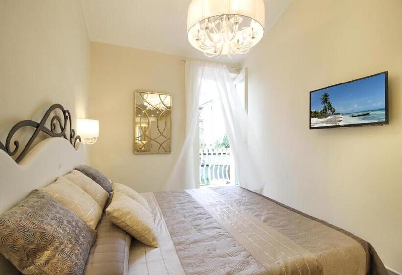 اتاق لوکس با بالکن, Lucca In Chic   No Ztl   Free Parking   Old City At 10min By Walk