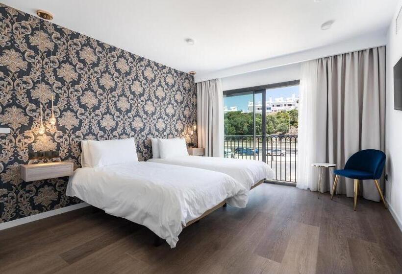 Номер Deluxe, The Orange House Boutique Hotel And Upstairs Rooftop Bar   Brand New