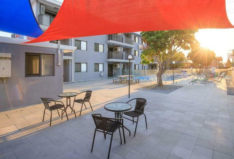 스탠다드 스튜디오, Batavia Apartments