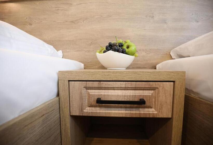 اتاق لوکس با تخت بزرگ, Sleep Inn Dusseldorf