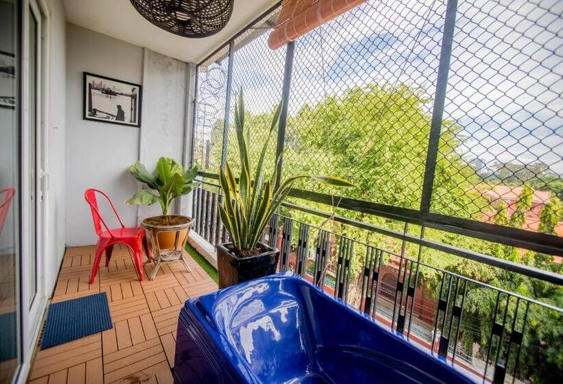 バルコニー付きデラックスルーム, The Artist Residence