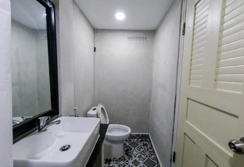 バルコニー付きデラックスルーム, The Artist Residence