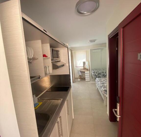 غرفة ديلوكس مطلّة علي البحر مزوَّدة بشُرفة, Elpiniki Luxury Rooms