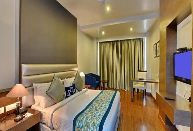 Номер Executive, M B Greens Clarks Inn