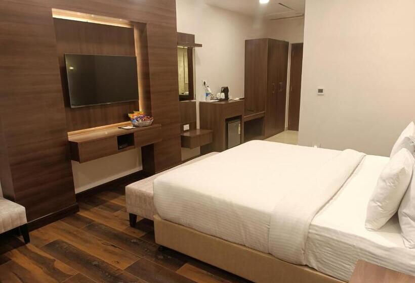 Номер Economy, M B Greens Clarks Inn