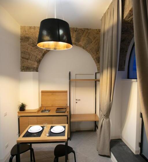 اتاق لوکس سه تخته, Bellamania B&b