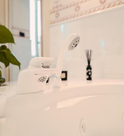 자쿠지 스위트, Villa Erre  Literary B&b