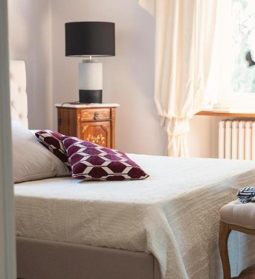 자쿠지 스위트, Villa Erre  Literary B&b