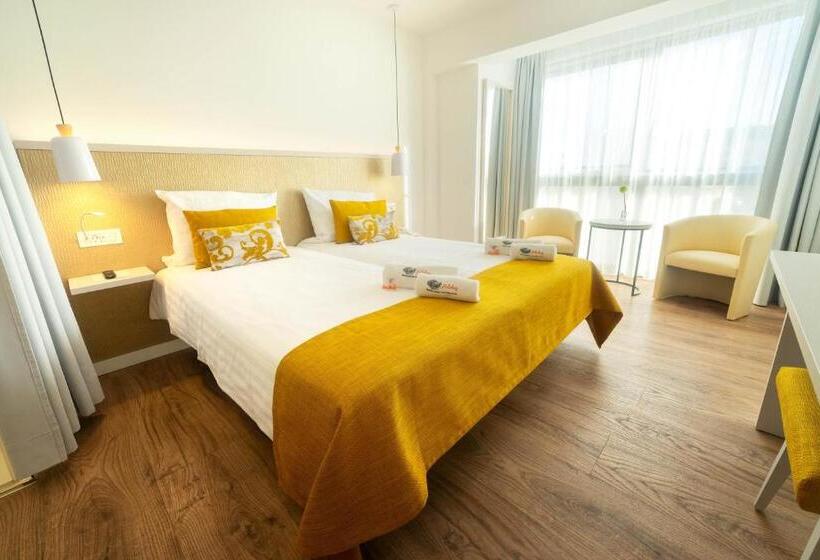 Quarto Estandar, The Place   Adults Only