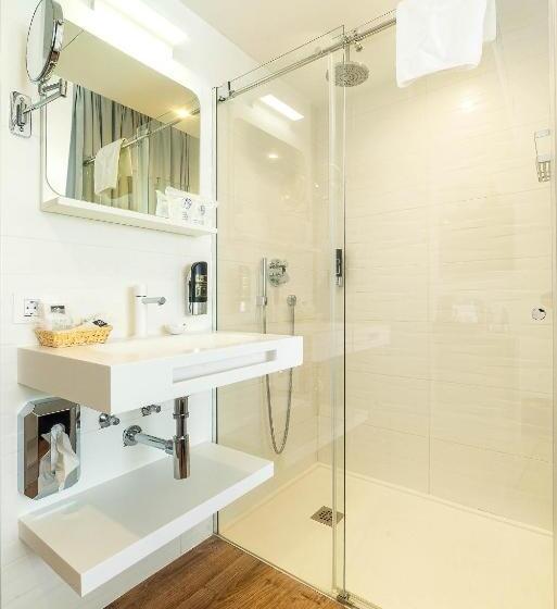 Quarto Estandar, The Place   Adults Only