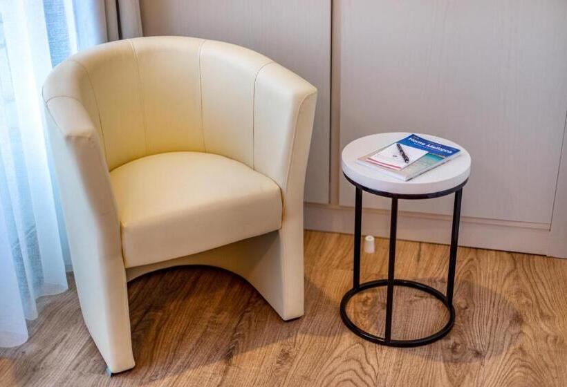 Quarto Basic, The Place   Adults Only