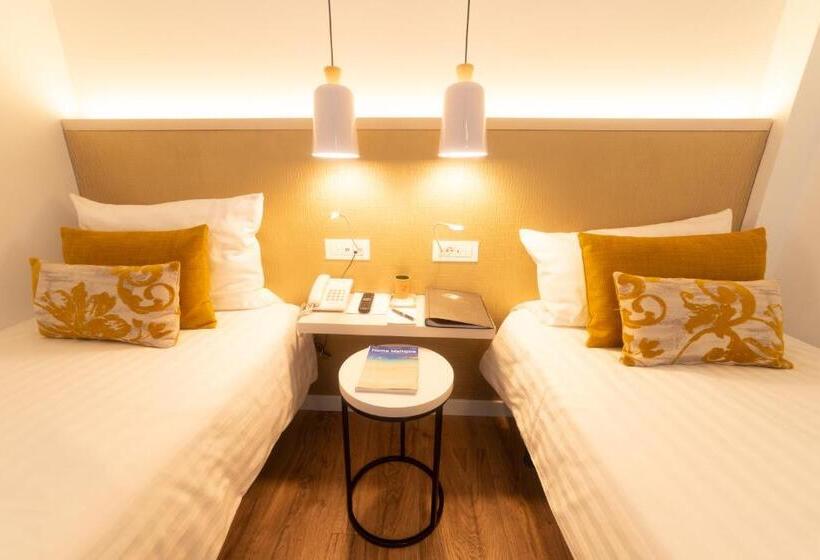 Quarto Basic, The Place   Adults Only