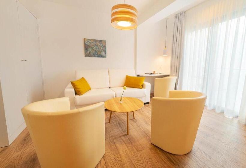 Quarto Deluxe, The Place   Adults Only