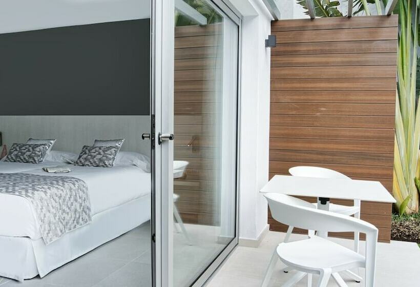Quarto Deluxe, Sanom Beach Resort - Adults Only