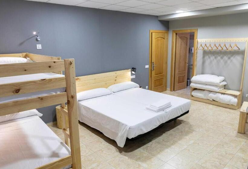Четырехместный Номер Стандарт, Alda Estella Hostel
