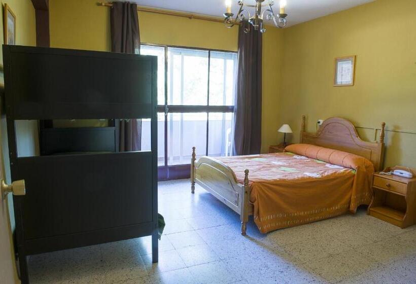 Четырехместный Номер Стандарт, La Casona Del Pinar Albergue