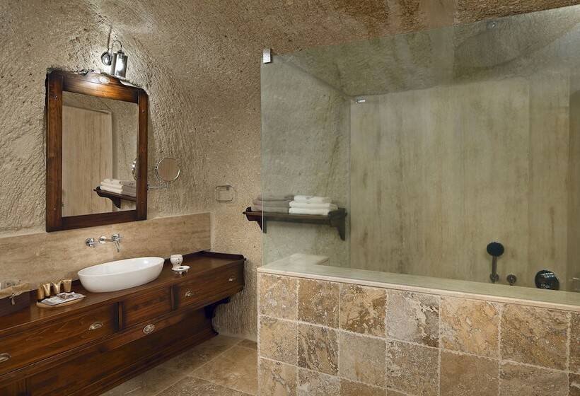 Люкс Кровать Кинг, Seraphim Cave Suites & Spa