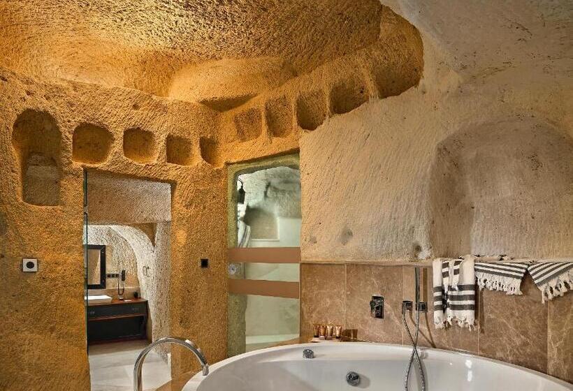 Люкс Кровать Кинг, Seraphim Cave Suites & Spa