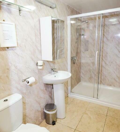 패밀리 룸, Balmore Guest House