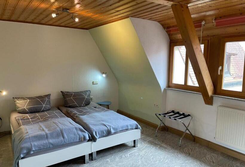 غرفة قياسية ثلاثية, Ferienwohnungen Monteurzimmer Zur Silbernen Kanne